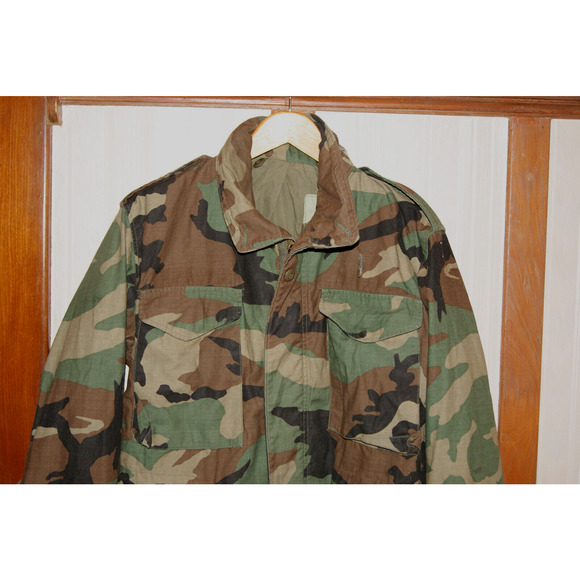 Vintage Military Jacket Men Small X-Short Coat Cold Weather Field Woodland Camo - Picture 2 of 9